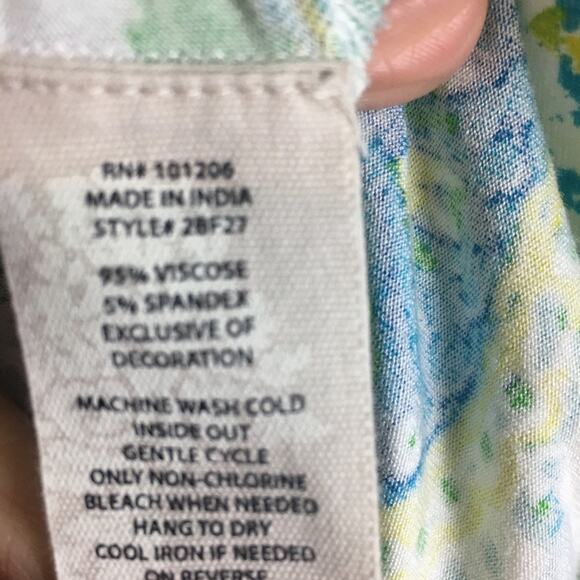 Soft Surroundings White  Green Floral Embroidered Knit Top Medium - Picture 6 of 9